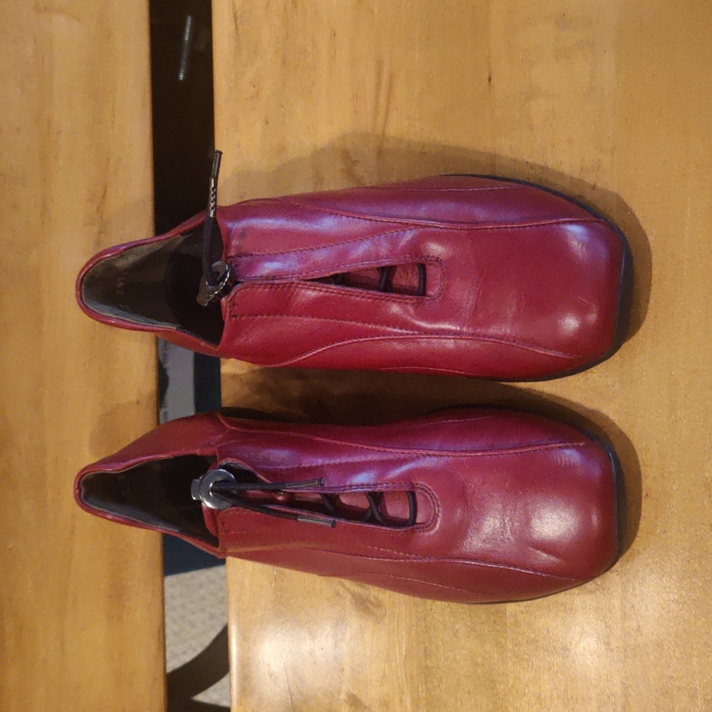 Paul Green Munchen Red Sleek Leather Sneakers - Women’s US Size 7
